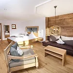 Starennest Hotel