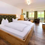 Starennest Hotel 3*